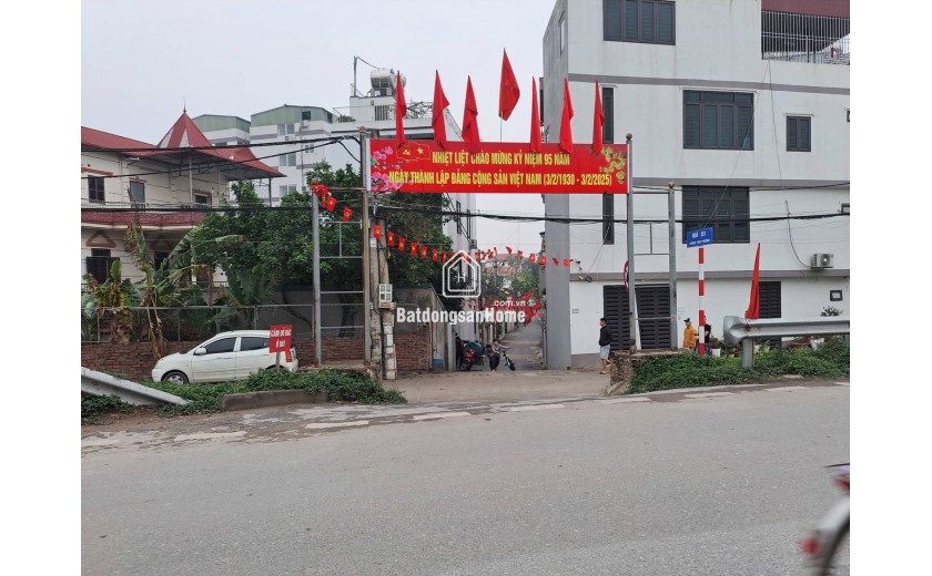 BÁN ĐẤT TẶNG NHÀ _ MẶT NGÕ THÔNG Ô TÔ KINH DOANH